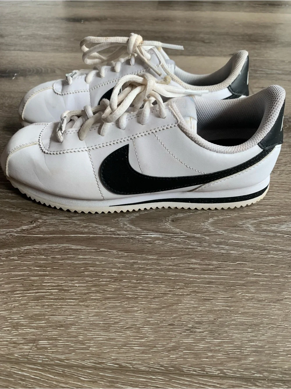 Nike Cortez Low Leather Shoes White Black Youth Sz 6Y Women’s Sz 7.5